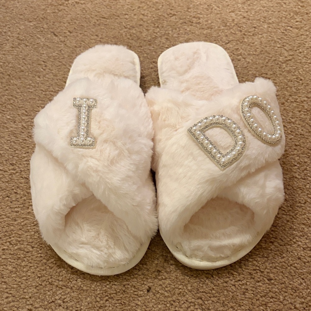 Never used -Cream colored soft bridal open toed slide on slippers “I DO”